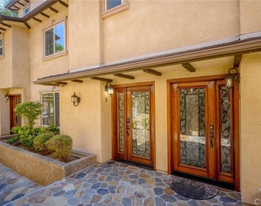 345 W Loraine Street - Photo Thumbnail 2