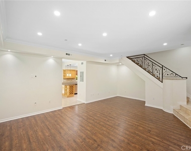 345 W Loraine Street - Photo Thumbnail 8