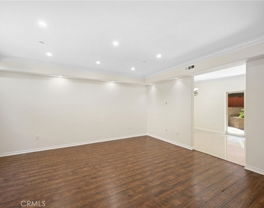 345 W Loraine Street - Photo Thumbnail 5