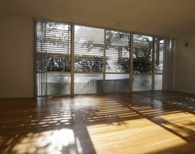11133 Rose Avenue - Photo Thumbnail 4