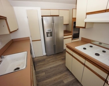 11133 Rose Avenue - Photo Thumbnail 12