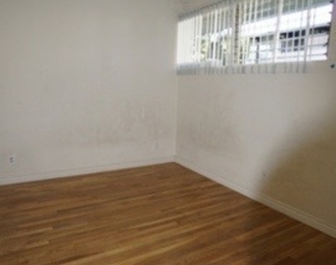 11133 Rose Avenue - Photo Thumbnail 11