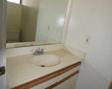 11133 Rose Avenue - Photo Thumbnail 7