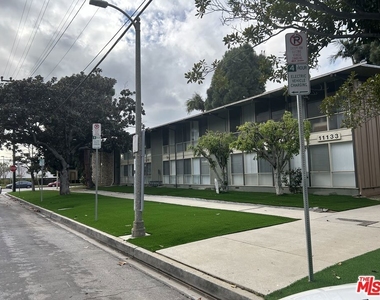 11133 Rose Avenue - Photo Thumbnail 21