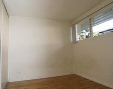 11133 Rose Avenue - Photo Thumbnail 3