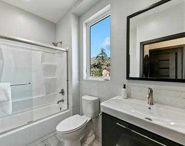 15106 Roxford St, - Photo Thumbnail 8