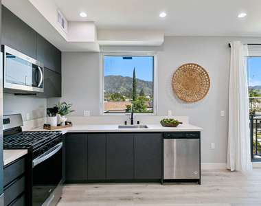 15106 Roxford St - Photo Thumbnail 5