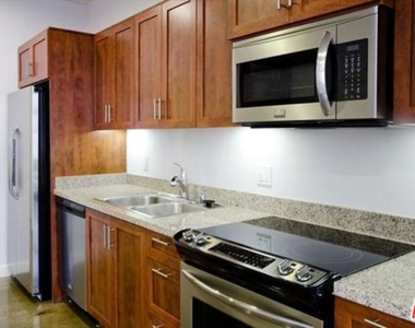 315 W 5th Street - Photo Thumbnail 4