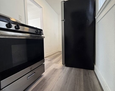 2235 W 14th Street - Photo Thumbnail 4