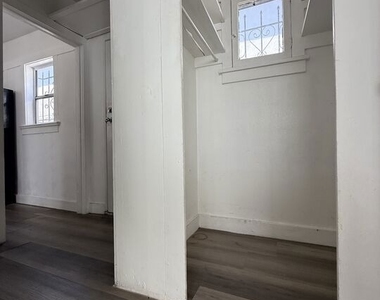 2235 W 14th Street - Photo Thumbnail 3