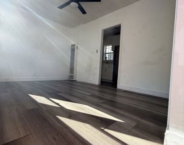2235 W 14th Street - Photo Thumbnail 1