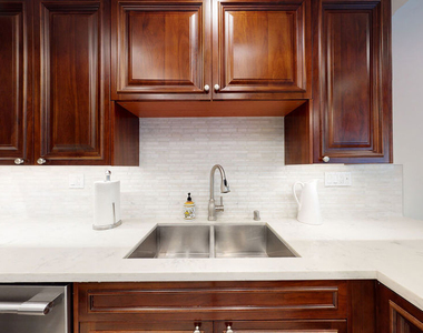 907 S Shenandoah Street - Photo Thumbnail 9