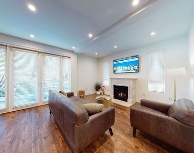 907 S Shenandoah Street - Photo Thumbnail 1