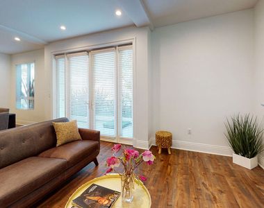 907 S Shenandoah Street - Photo Thumbnail 2