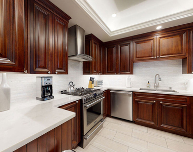 907 S Shenandoah Street - Photo Thumbnail 7