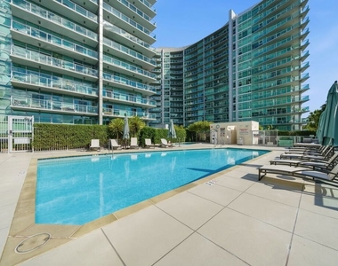 13650 Marina Pointe Drive - Photo Thumbnail 58