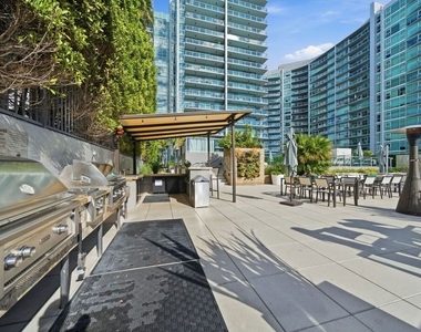 13650 Marina Pointe Drive - Photo Thumbnail 60