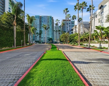 13650 Marina Pointe Drive - Photo Thumbnail 48