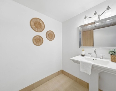 13650 Marina Pointe Drive - Photo Thumbnail 18