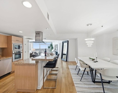 13650 Marina Pointe Drive - Photo Thumbnail 9