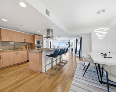 13650 Marina Pointe Drive - Photo Thumbnail 8