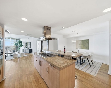 13650 Marina Pointe Drive - Photo Thumbnail 12