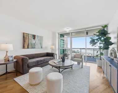 13650 Marina Pointe Drive - Photo Thumbnail 3