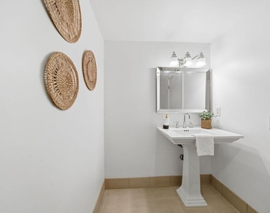 13650 Marina Pointe Drive - Photo Thumbnail 19