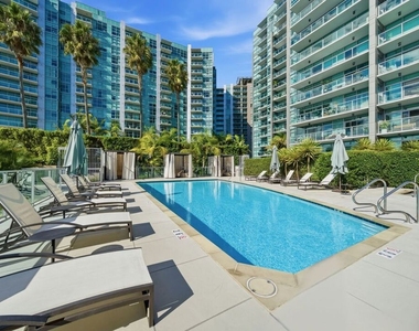 13650 Marina Pointe Drive - Photo Thumbnail 57