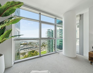 13650 Marina Pointe Drive - Photo Thumbnail 32