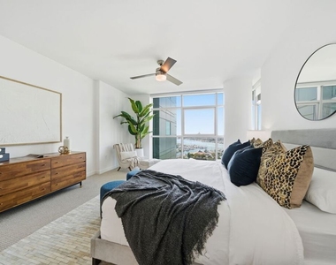 13650 Marina Pointe Drive - Photo Thumbnail 28