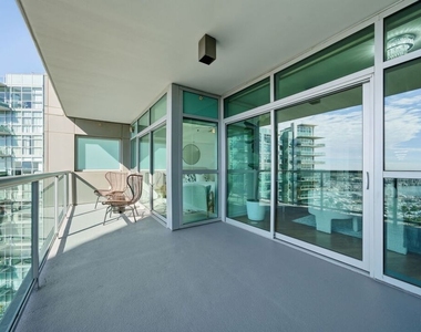 13650 Marina Pointe Drive - Photo Thumbnail 41