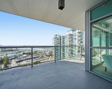 13650 Marina Pointe Drive - Photo Thumbnail 42