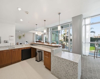 13650 Marina Pointe Drive - Photo Thumbnail 64