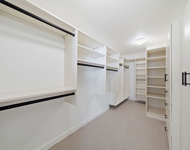 13650 Marina Pointe Drive - Photo Thumbnail 38