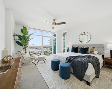 13650 Marina Pointe Drive - Photo Thumbnail 27