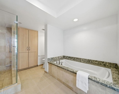 13650 Marina Pointe Drive - Photo Thumbnail 34