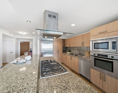 13650 Marina Pointe Drive - Photo Thumbnail 15