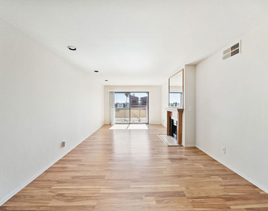 1519 N Martel Avenue - Photo Thumbnail 4