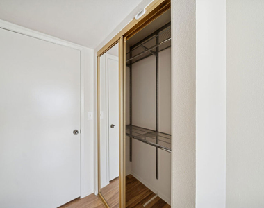 1519 N Martel Avenue - Photo Thumbnail 13