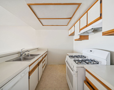 1519 N Martel Avenue - Photo Thumbnail 1