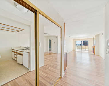 1519 N Martel Avenue - Photo Thumbnail 2