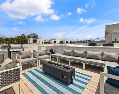1228 N Sycamore Avenue - Photo Thumbnail 11