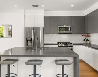 1228 N Sycamore Avenue - Photo Thumbnail 2