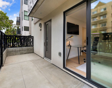 1228 N Sycamore Avenue - Photo Thumbnail 13