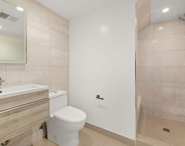 1228 N Sycamore Avenue - Photo Thumbnail 7