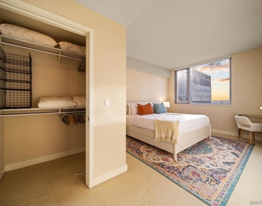 700 W E St - Photo Thumbnail 17