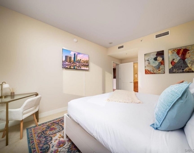 700 W E St - Photo Thumbnail 16
