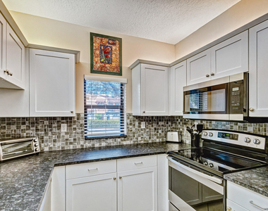 200 Uno Lago Drive - Photo Thumbnail 7