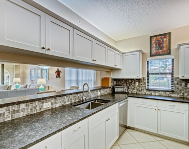 200 Uno Lago Drive - Photo Thumbnail 5